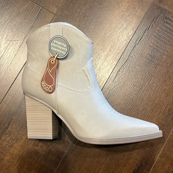 MIA Sawyer Boot - Picture 1 of 3